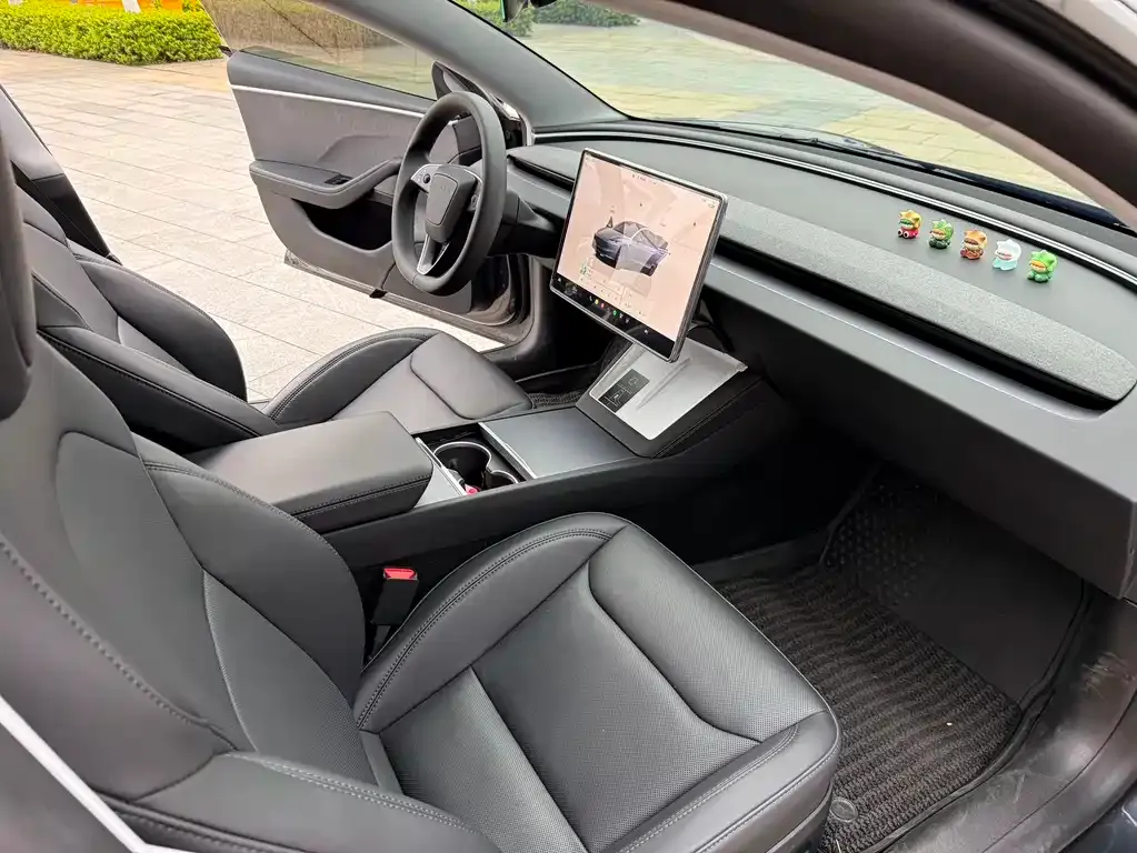Tesla Model 3 — фото 2
