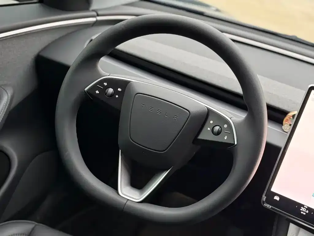 Tesla Model 3 — фото 4