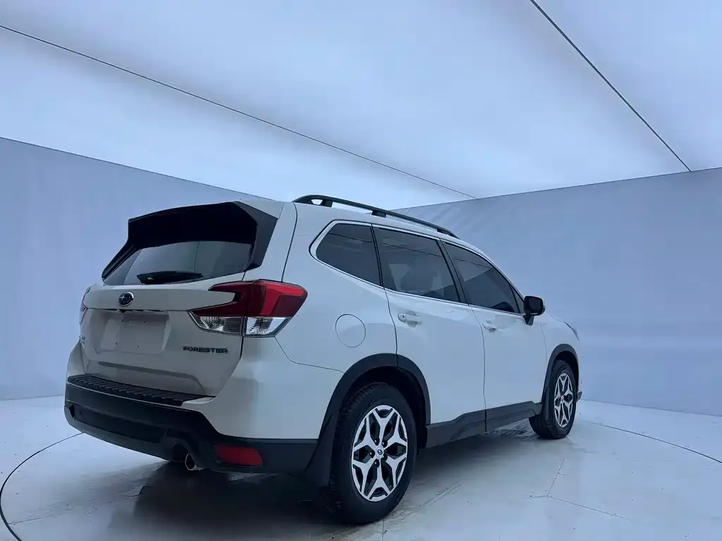 Subaru Forester — фото 5