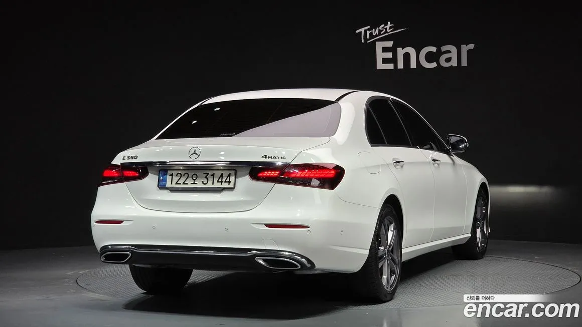 Mercedes-Benz E-Class — фото 9