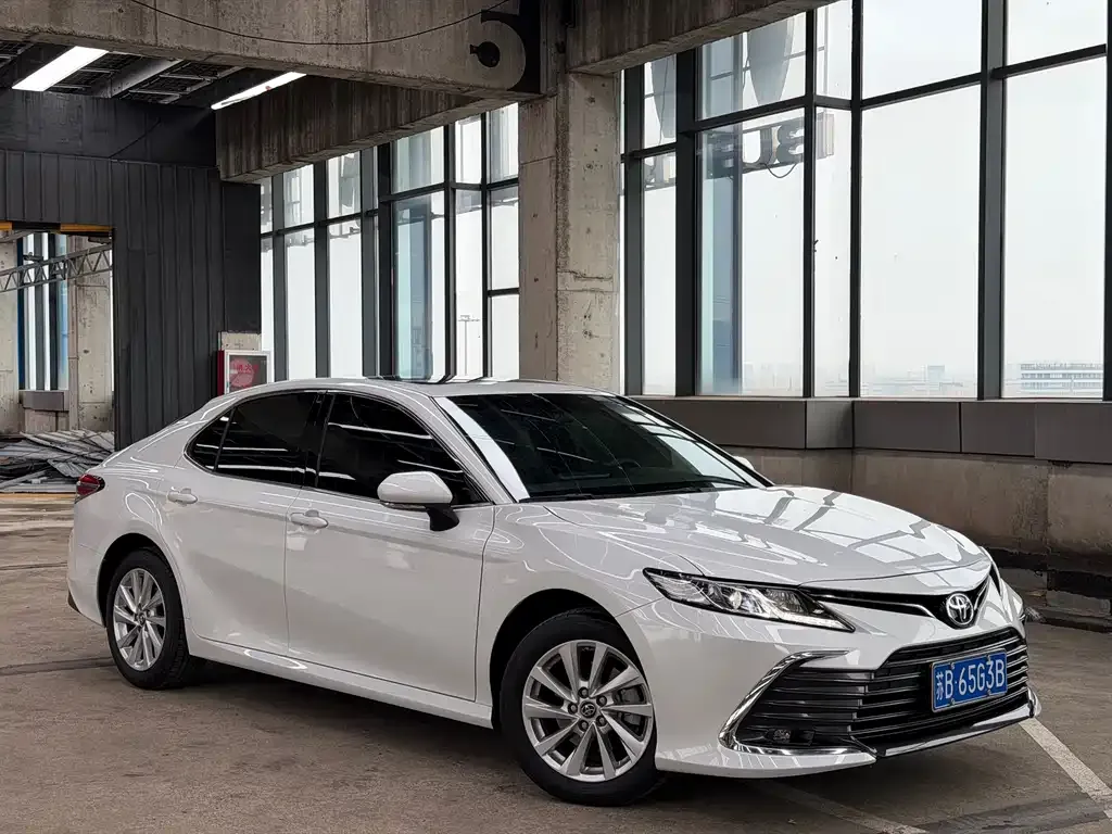 Toyota Camry — фото 3