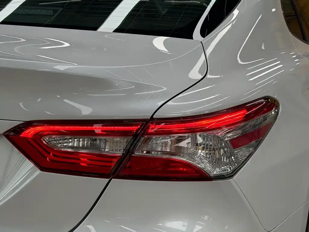 Toyota Camry — фото 8