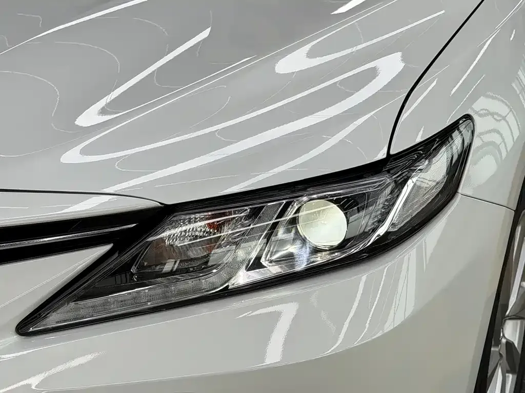 Toyota Camry — фото 10