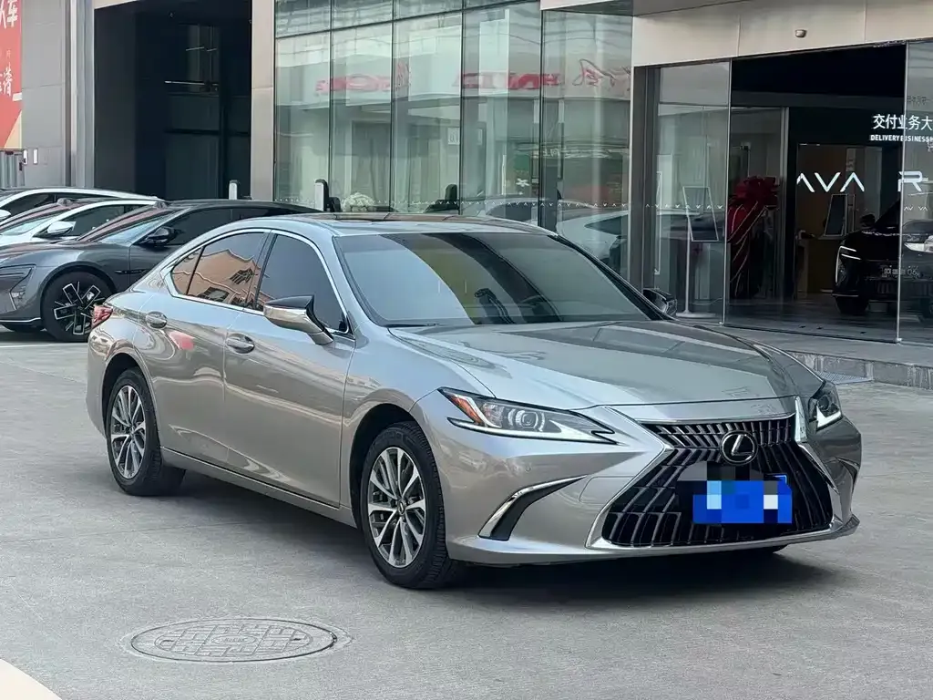 Lexus ES — фото 1