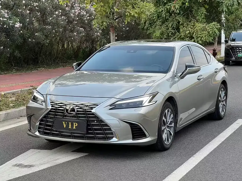 Lexus ES — фото 1