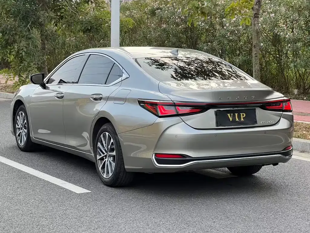 Lexus ES — фото 5