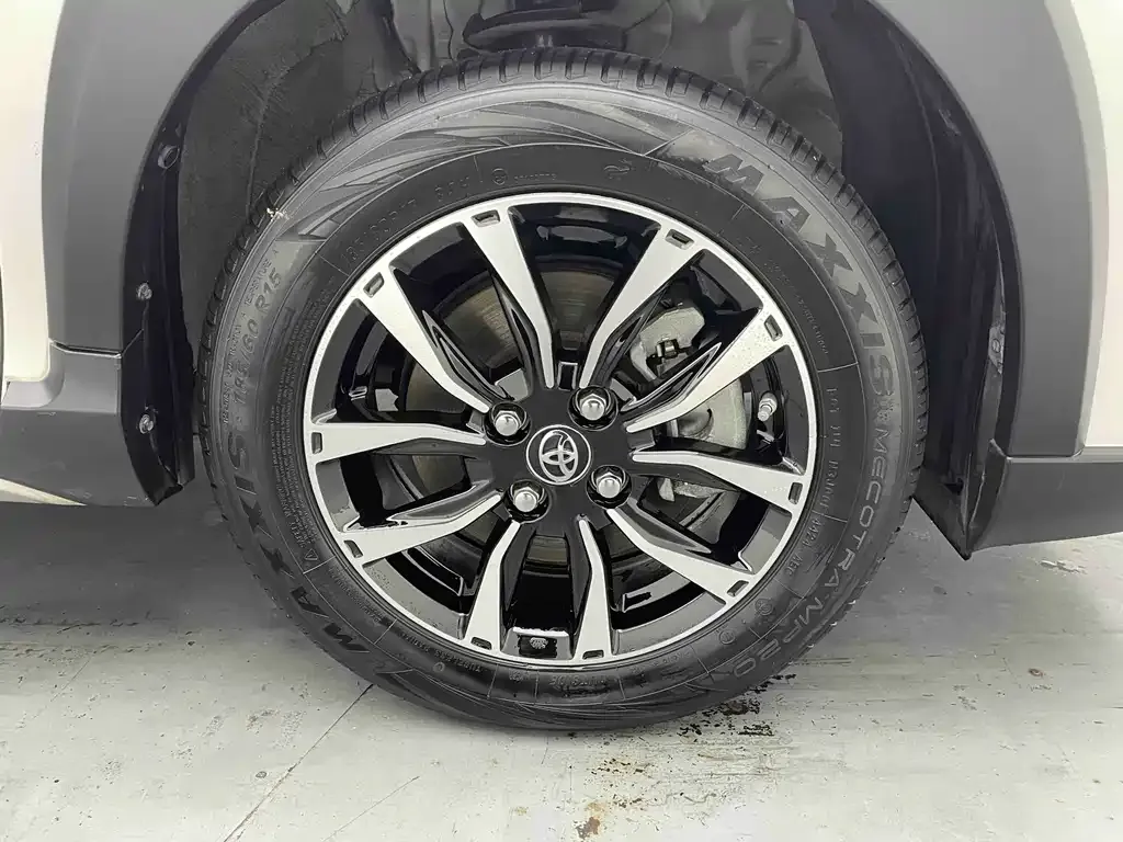 Toyota Yaris L — фото 8