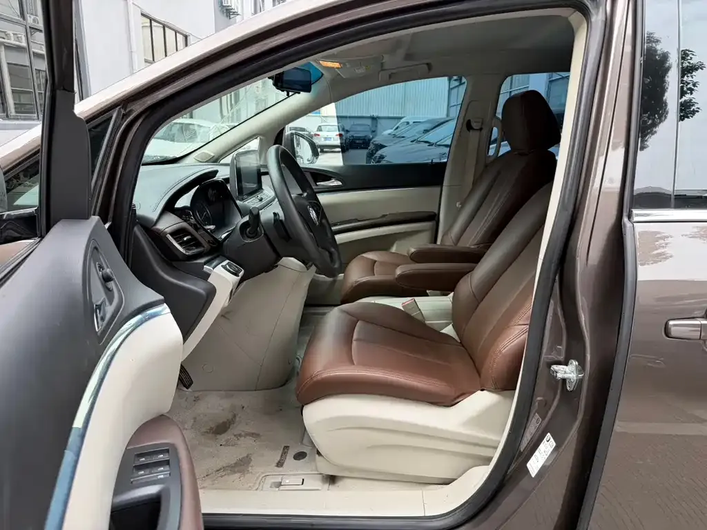 Buick GL8 2023 из CN, фото 5