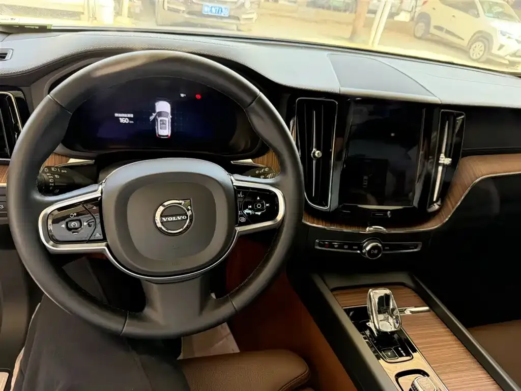 Volvo XC60 — фото 3
