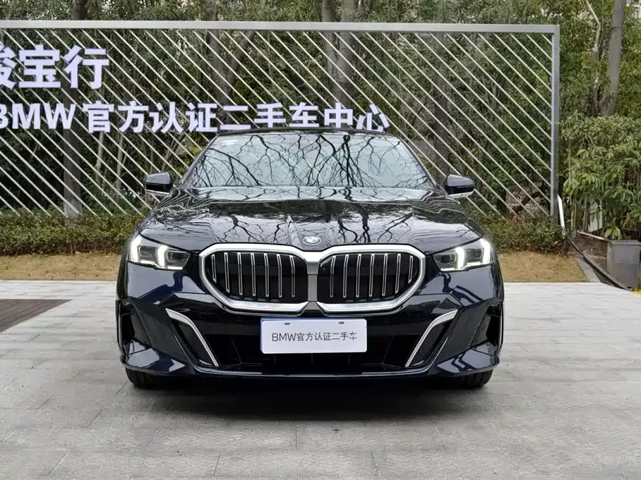 BMW 5 Series — фото 10
