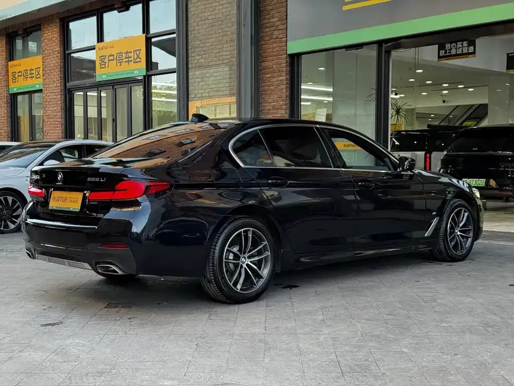 BMW 5 Series — фото 10