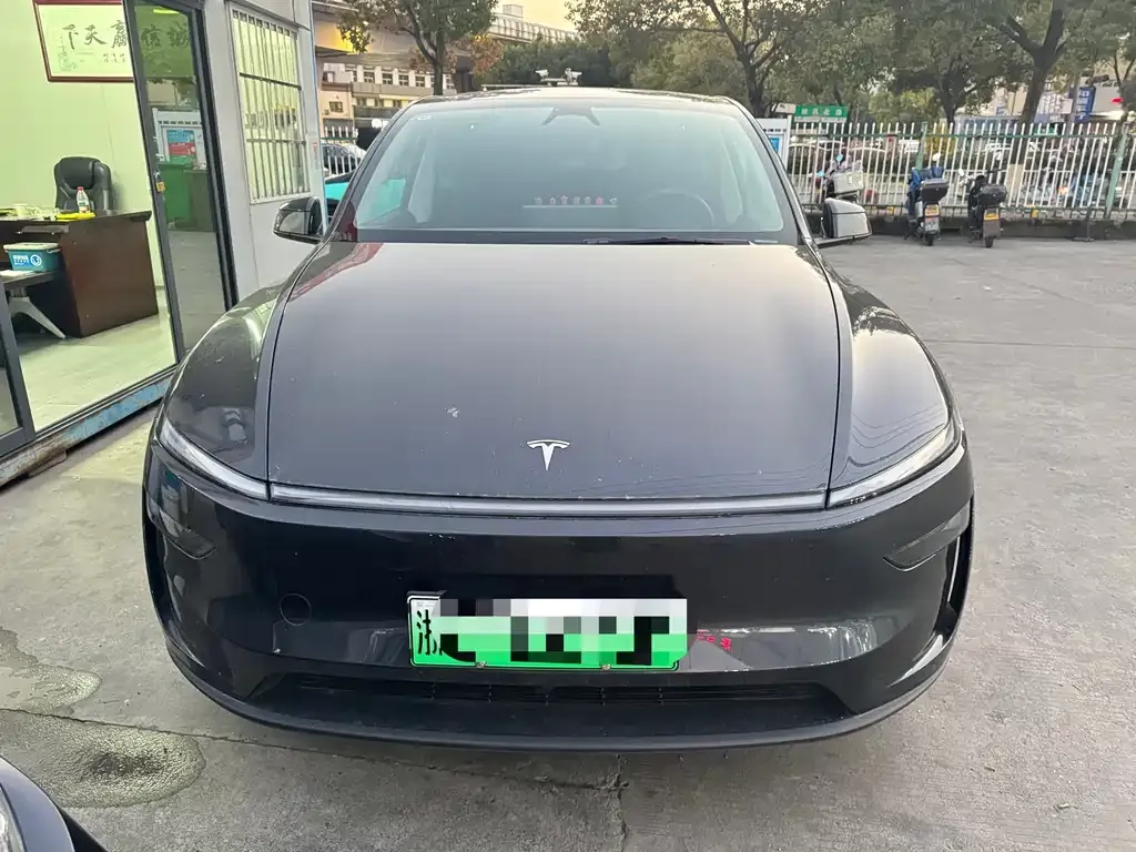 Tesla Model Y — фото 8