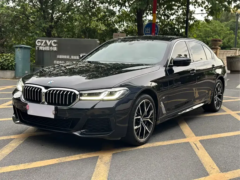 BMW 5 Series — фото 1
