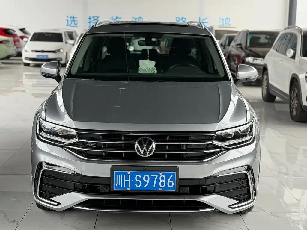 Volkswagen Tiguan L — фото 2