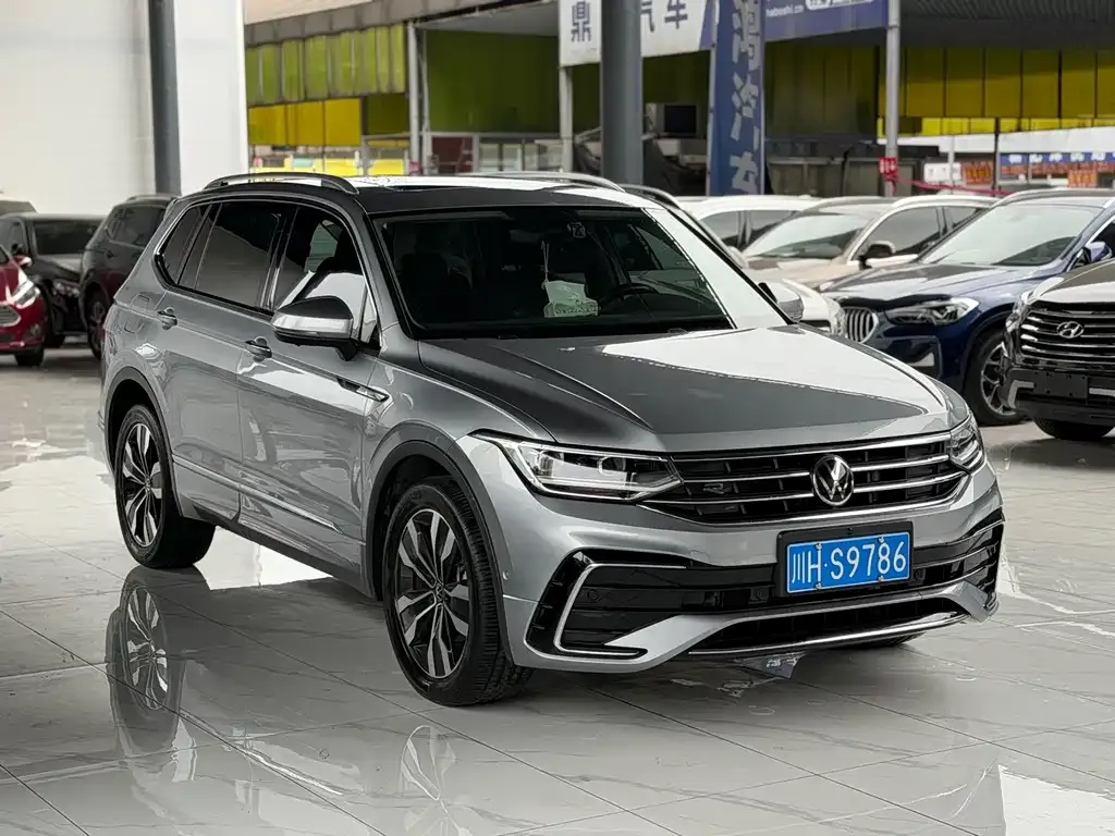 Volkswagen Tiguan L — фото 9