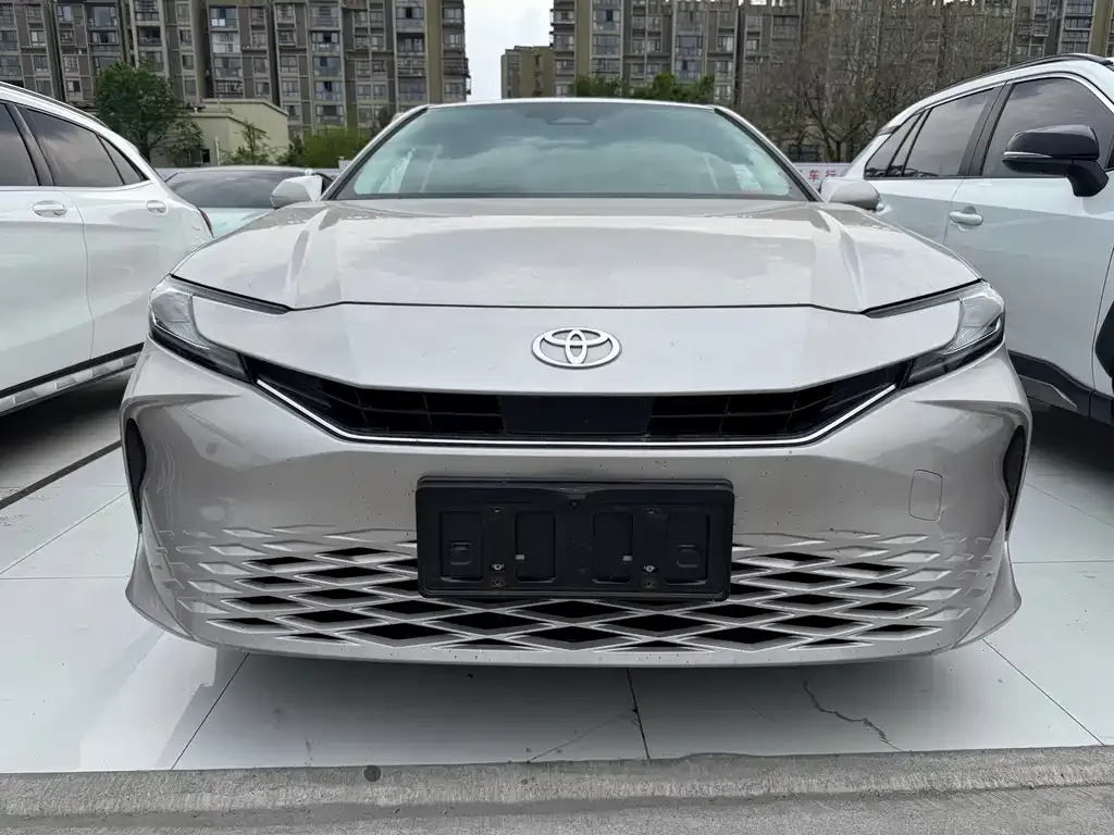 Toyota Camry — фото 7