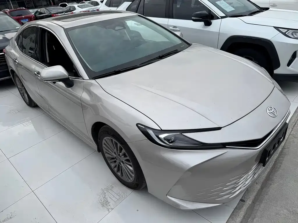Toyota Camry — фото 4