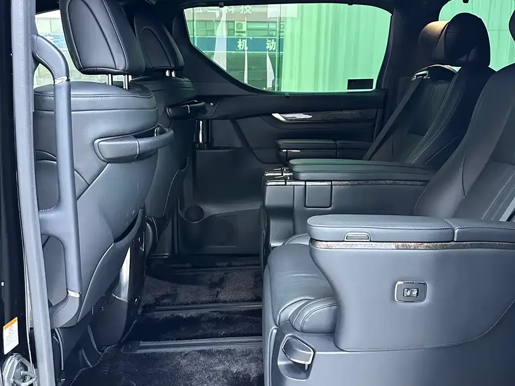Toyota Alphard 2021 из CN, фото 2