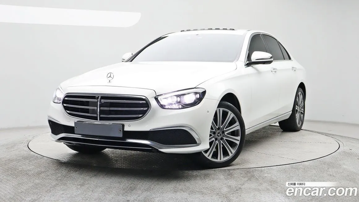 Mercedes-Benz E-Class — фото 1