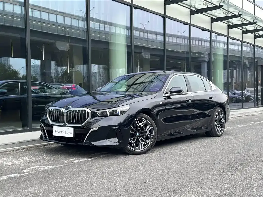 BMW 5 Series — фото 1