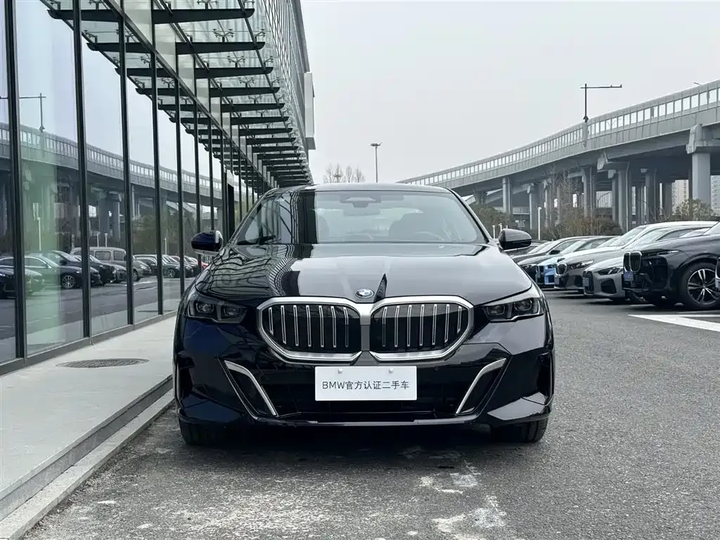 BMW 5 Series — фото 10