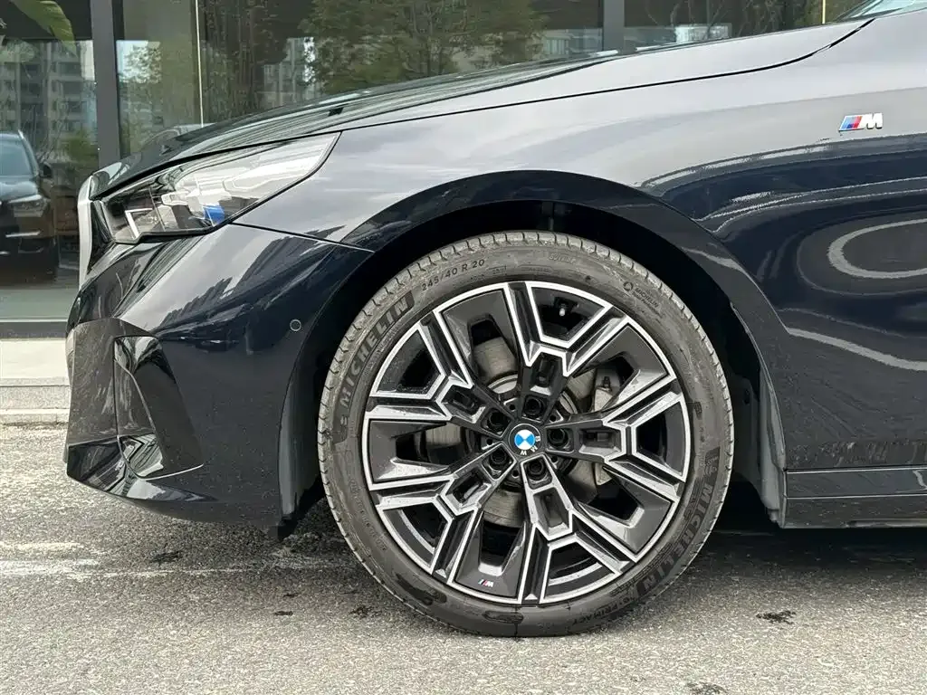 BMW 5 Series — фото 3