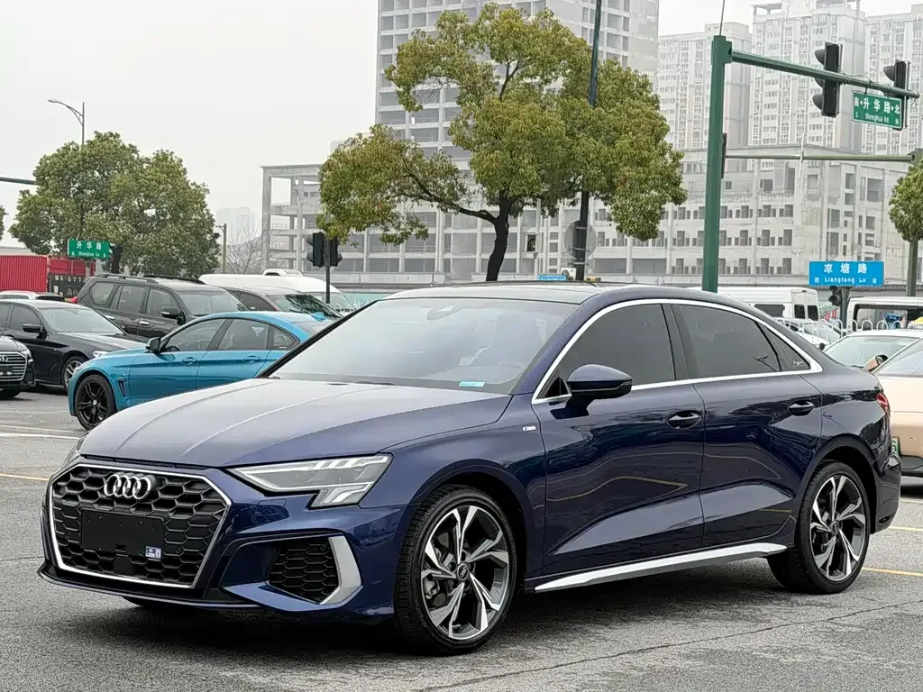 Audi A3 — фото 1
