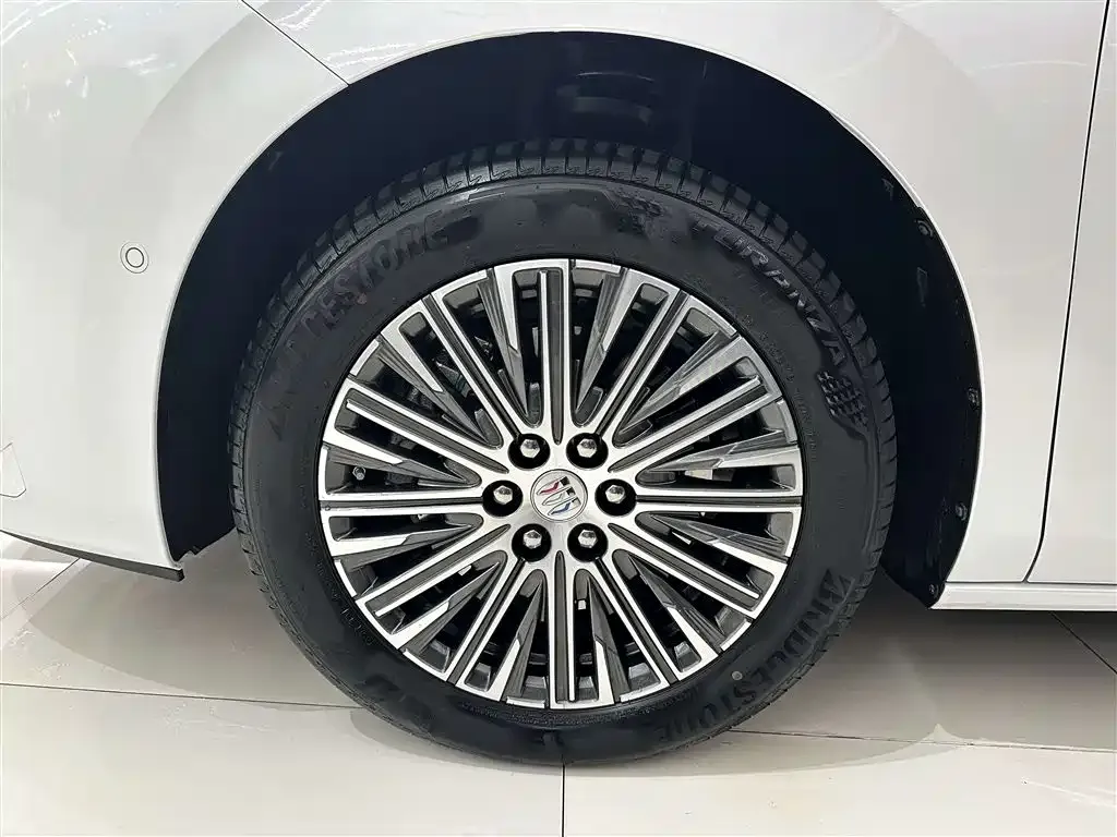 Buick GL8 Hybrid — фото 4