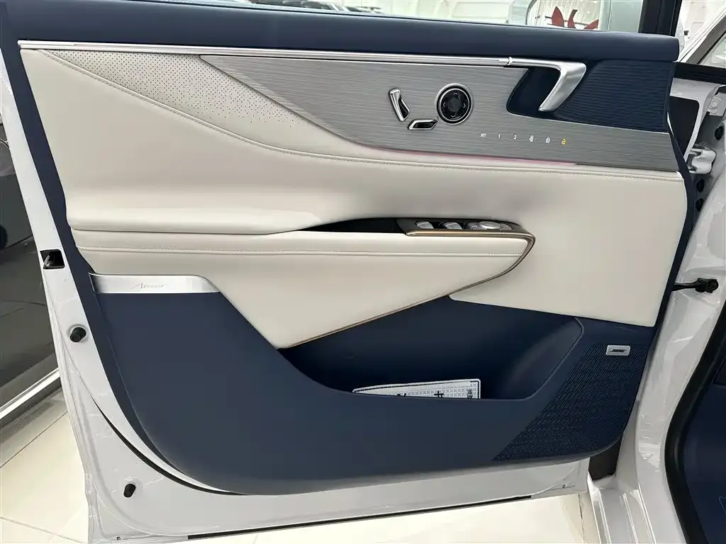 Buick GL8 Hybrid — фото 6
