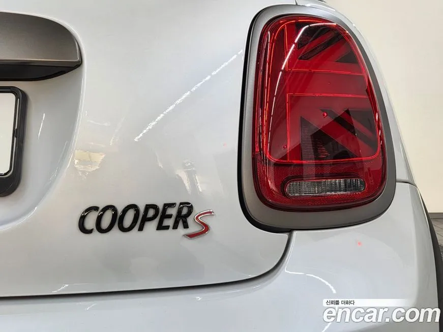 Mini Cooper Convertible 2024 из KR, фото 9