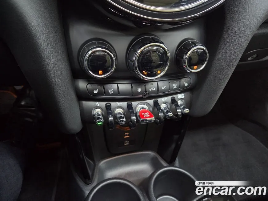 Mini Cooper Convertible 2024 из KR, фото 5