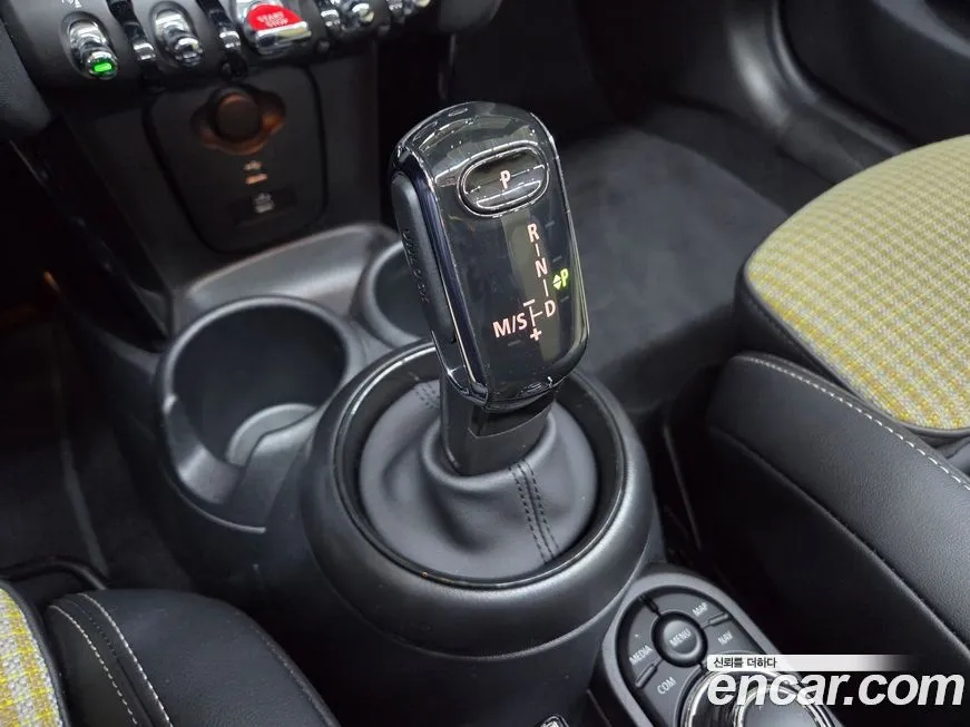 Mini Cooper Convertible 2024 из KR, фото 10