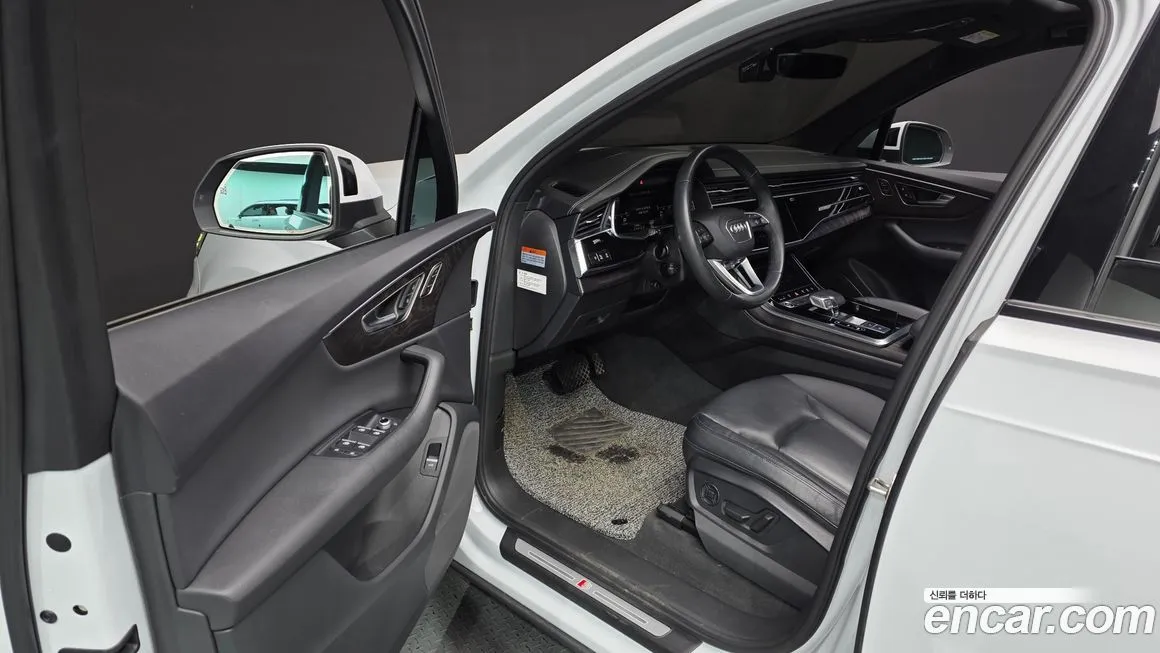Audi Q7 2023 из KR, фото 3