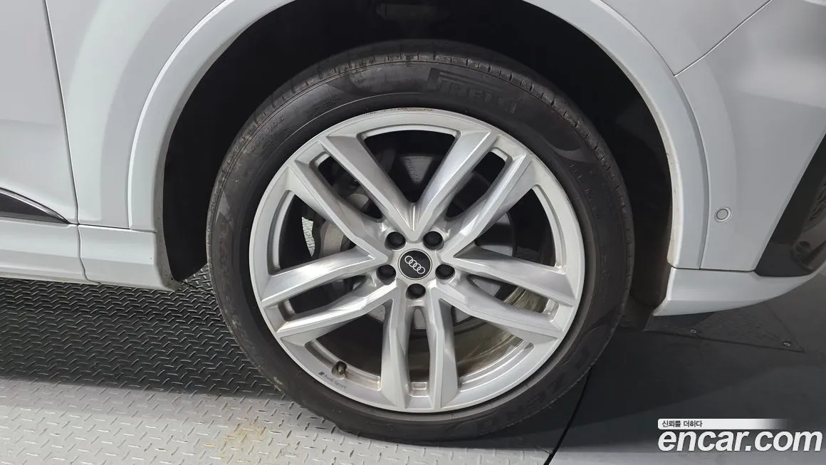 Audi Q7 2023 из KR, фото 10