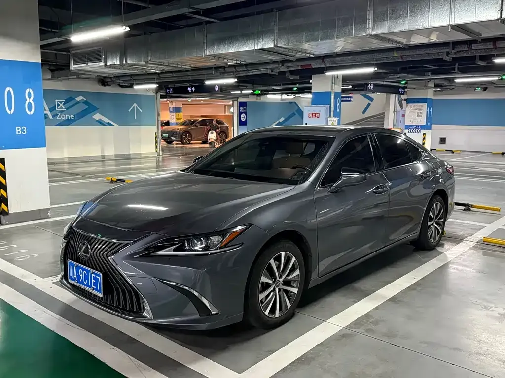 Lexus ES — фото 1