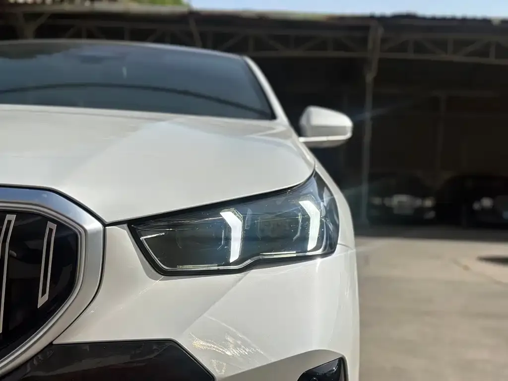 BMW 5 Series — фото 4