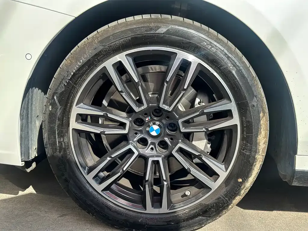 BMW 5 Series — фото 10