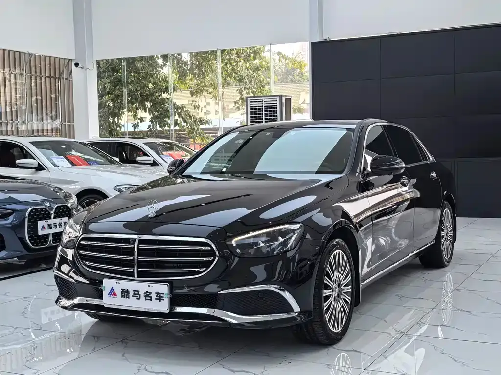 Mercedes-Benz E-Class — фото 1