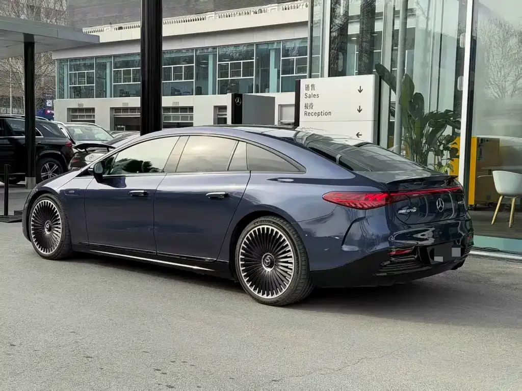 Mercedes-Benz EQS AMG — фото 4