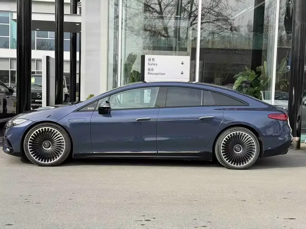 Mercedes-Benz EQS AMG — фото 5