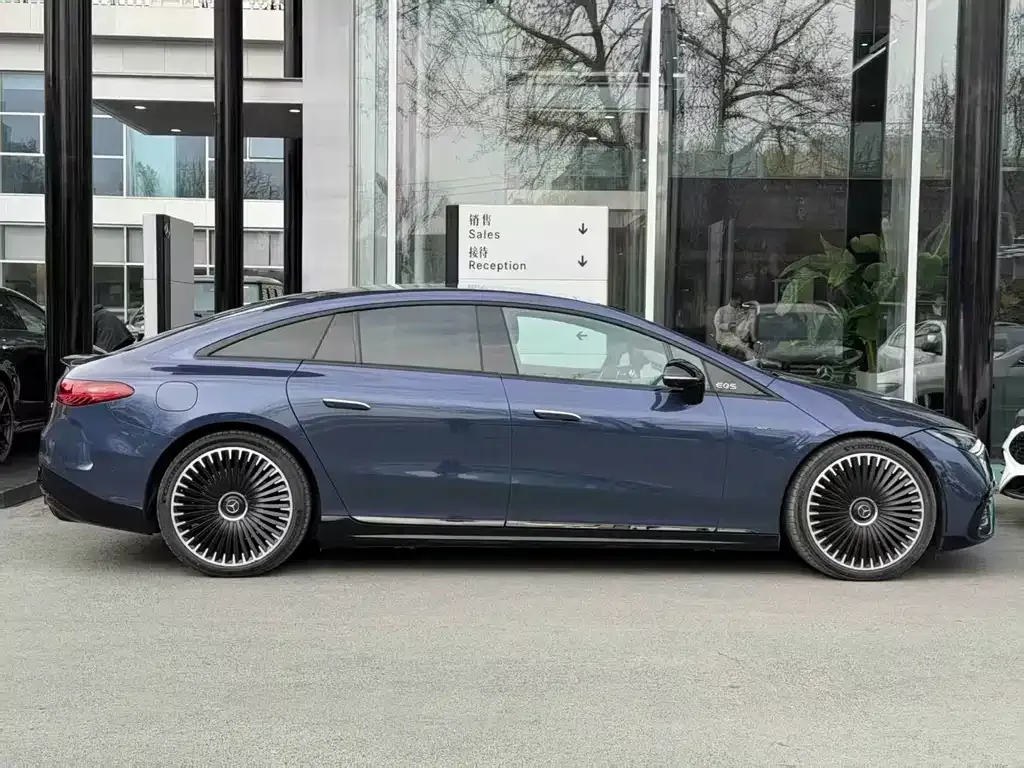 Mercedes-Benz EQS AMG — фото 7
