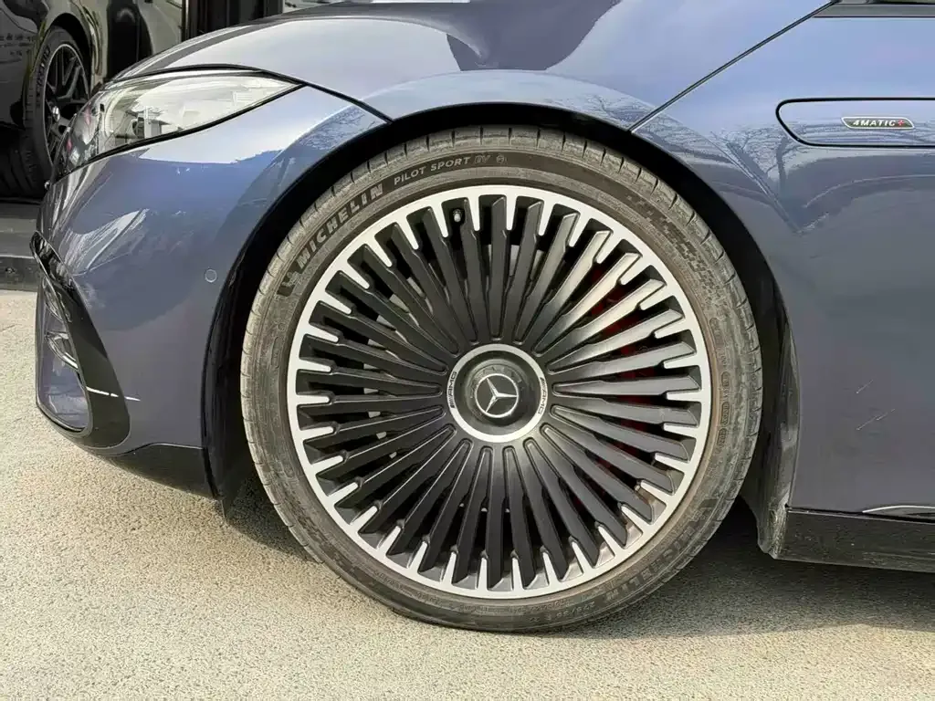 Mercedes-Benz EQS AMG — фото 10