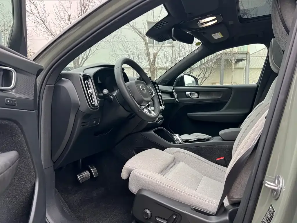 Volvo XC40 NEV 2023 из CN, фото 2