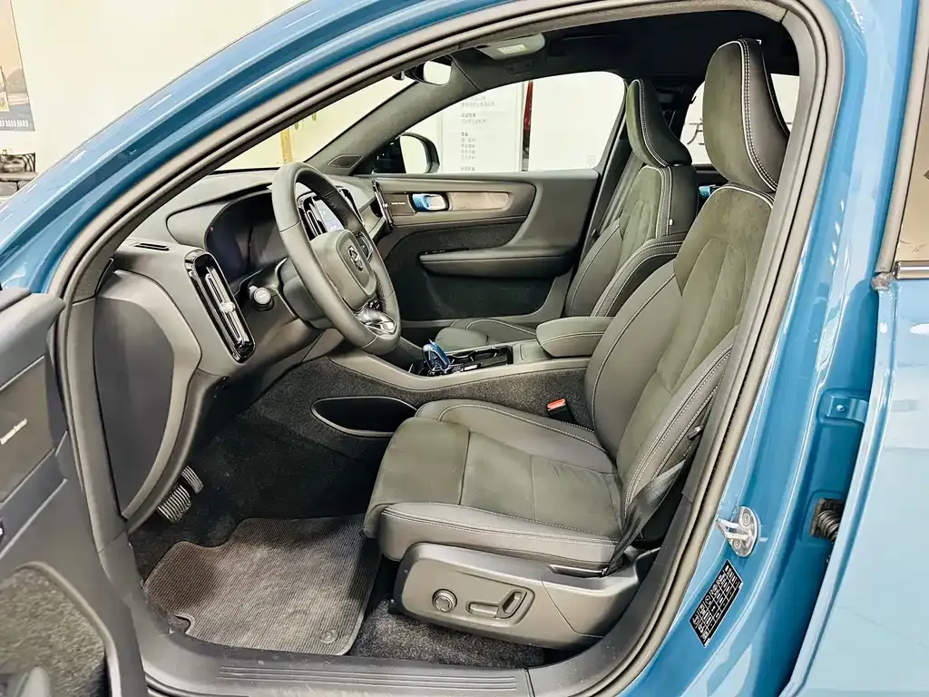 Volvo C40 2023 из CN, фото 3