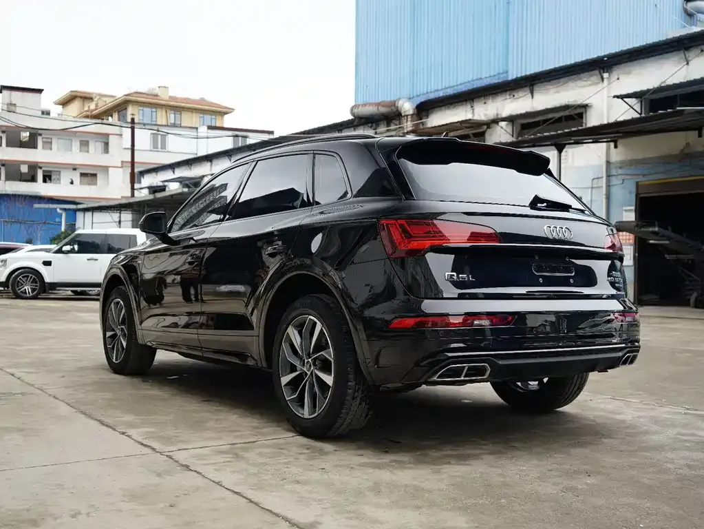 Audi Q5L — фото 10