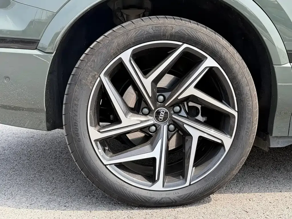Audi Q6L e-tron — фото 9