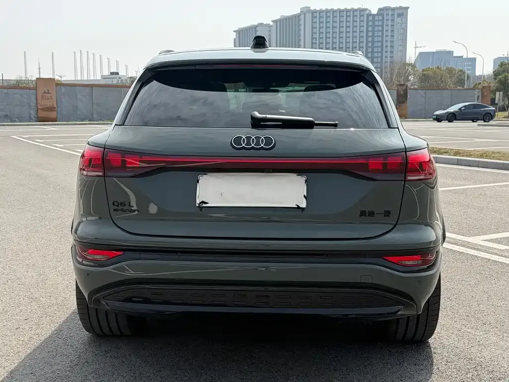 Audi Q6L e-tron — фото 8