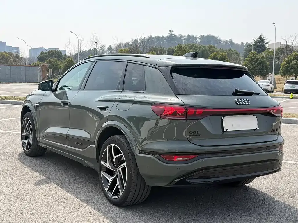 Audi Q6L e-tron — фото 3