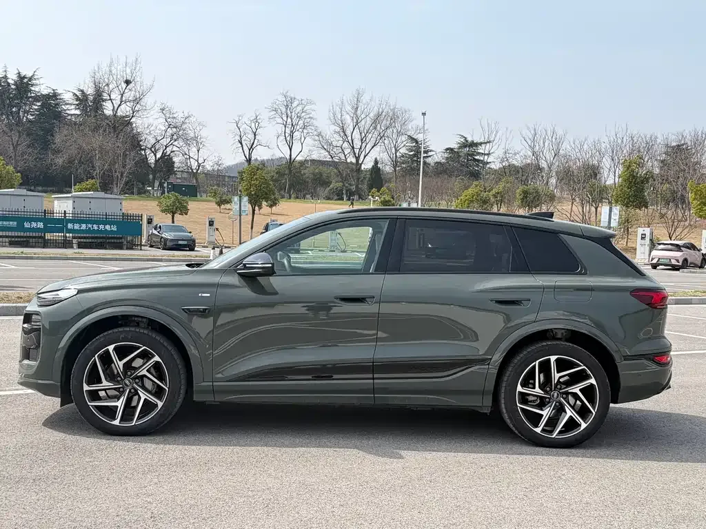 Audi Q6L e-tron — фото 10