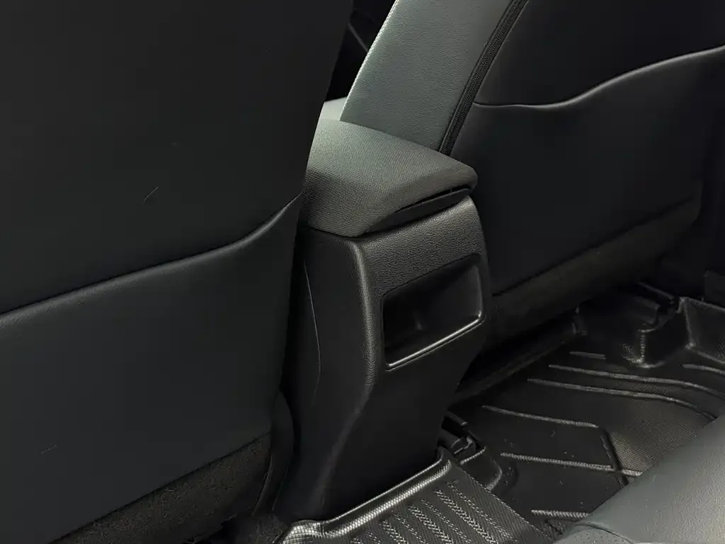 Toyota Corolla 2023 из CN, фото 3